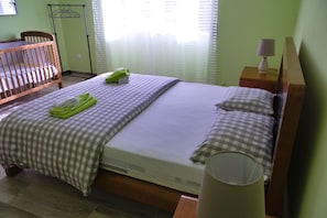 1. Schlafzimmer mit optionalem Babybett