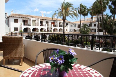 2 Bed Apt Stunning View of Plaza and Private Solarium