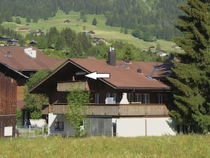 Pflanze, Eigentum, Gebäude, Ökoregion, Natürliche Landschaft, Baum, Fenster, Haus, Grundstueck, Vegetation