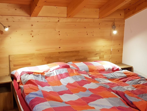 Licht, Komfort, Textil, Holz, Gebäude, Interior Design, Hartholz, Bett, Flooring, Tönungen Und Schatten