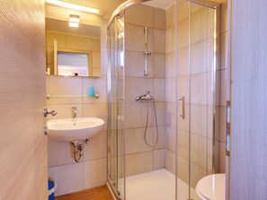 Salle De Bains, Design Intérieur, Mur, Sol, Sol, Luminaire Plomberie, Lavabo, Pièce, Miroir, Plomberie
