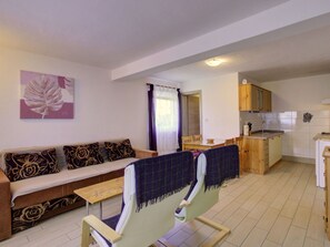 Meubles, Design Intérieur, Sol, Plafond, Sol, Pièce, Chaise, Appartement, Tache De Bois, Salon