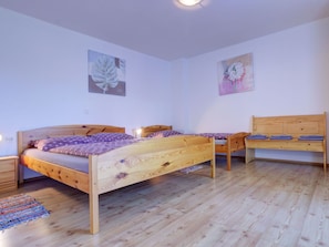 Bedroom, Bed, Wood, Bed Sheet, Bedding, Floor, Bed Frame, Home, Interior Design, Flooring
