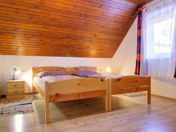 Bed, Bedroom, Wood, Interior Design, Furniture, Flooring, Bed Sheet, Floor, Bedding, Wood Flooring