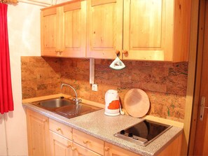 Countertop, Room, Property, Kitchen, Sink, Furniture, Cabinetry, House, Tile, Wood