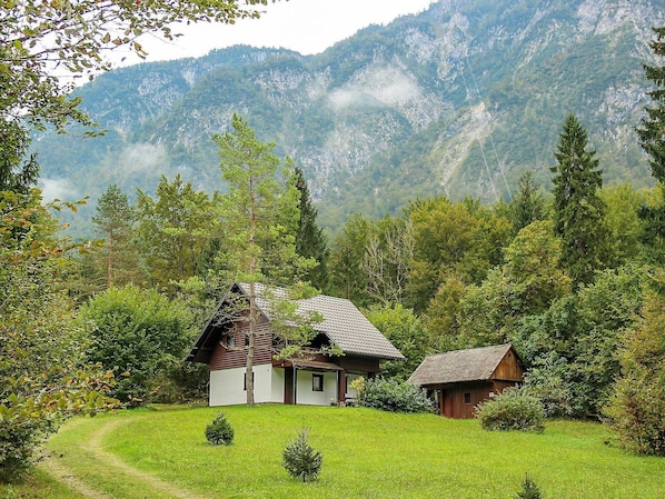 Natural Landscape, Nature, Mountain, Mountainous Landforms, Green, House, Hill Station, Tree, Mountain Range, Home