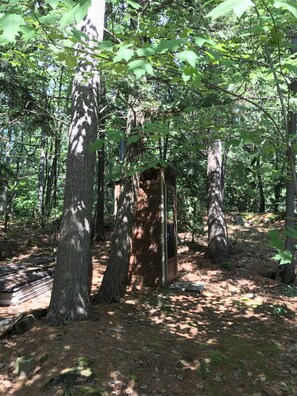 For those who want the full experience of cottage life, feel free to use the second washroom! There is a great view of the bush behind the cottage from the throne seat!