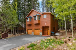 Tahoe Alpenglow Properties - Lyon's Den