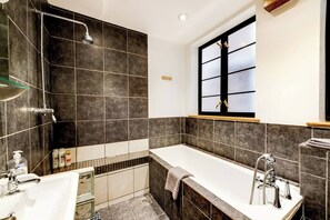 Rain style shower head and cozy tub to relax in after exploring Southsea for the day