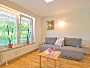 Pièce, Propriété, Meubles, Salon, Design Intérieur, Immobilier, Bâtiment, Sol, Table, Maison