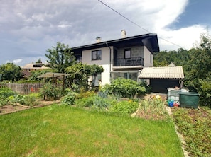 Nuage, Ciel, Plante, Propriété, Fenêtre, Bâtiment, Arbre, Maison, Lot Terre, Herbe
