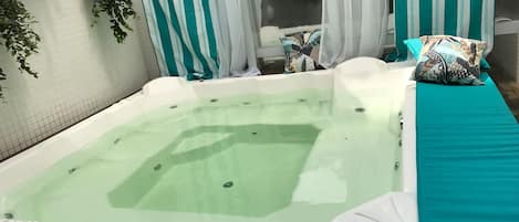 SPA para até 8 pessoas.