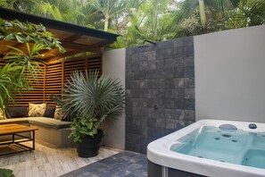 Jacuzzi and outside tropical shower