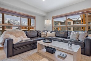 Large condo with mountain views