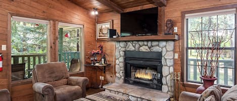 Living Room Fireplace + TV - Main Cabin