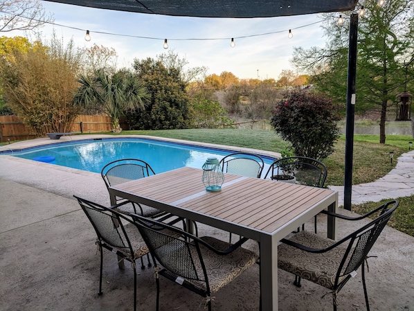 Outdoor dining