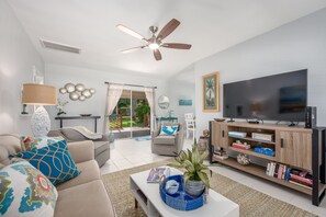 Comfortable Living Room w/big screen smart TV. Covered Patio Deck thru sliders.