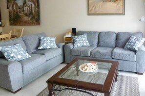 Living Room | Central A/C | Free WiFi | Cable TV