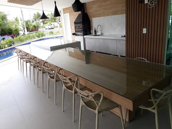 Outdoor dining