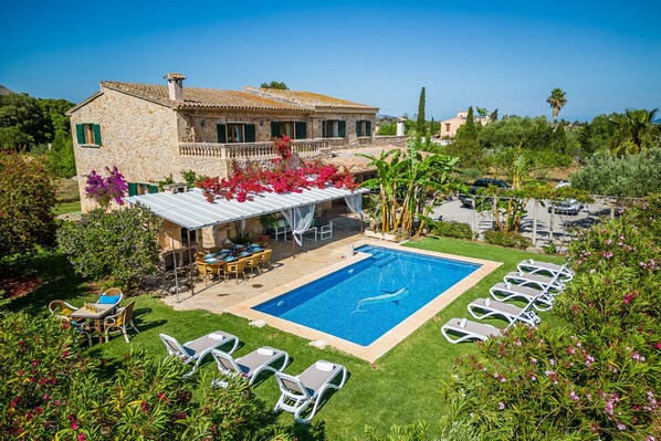 Finca with pool in Pollensa.