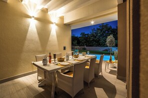 Outdoor dining