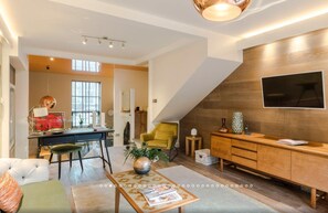 Neon Melody – Playful 2 Bedrooms by London Bridge (1311)