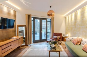 Neon Melody – Playful 2 Bedrooms by London Bridge (1312)