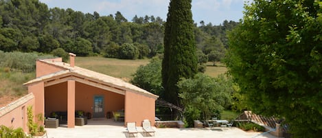 la piscine et le pool house