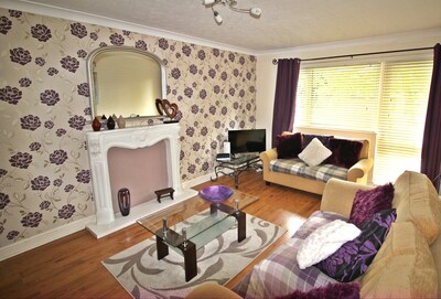 Spacious Apartment - Newly Refurbished