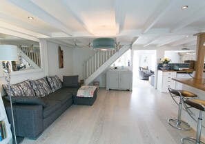 Kitchen/Lounge