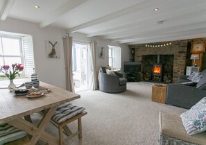 Lounge/Dining area