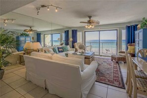 Beautiful living /dining area