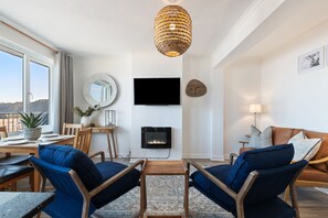Sea front apartment with views