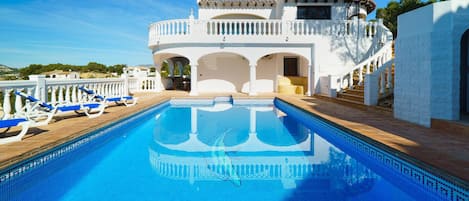 Fantástica casa para 12 personas con piscina privada y aire acondicionado
