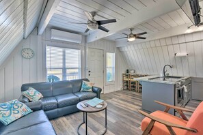 Living Room | Free WiFi