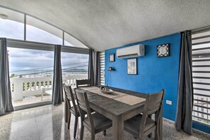 Enjoy vacation rental bonuses like a dining table and floor-to-ceiling windows!