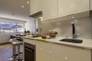 Well equipped kitchen with washing machine