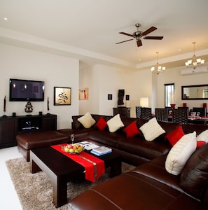 Large Living Room with 50" Flat Screen TV & DVD