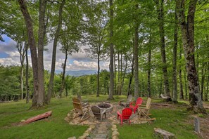 Spacious Backyard w/ Fire Pit