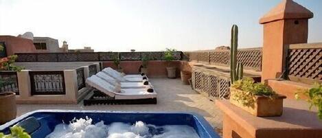 Bain à remous extérieur
