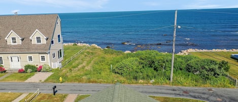 Great Ocean View with walkway access to Rocky Shoreline.