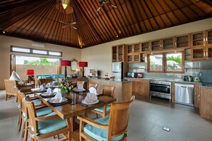 Luxury 4 Bedroom Villa Near Canggu Club