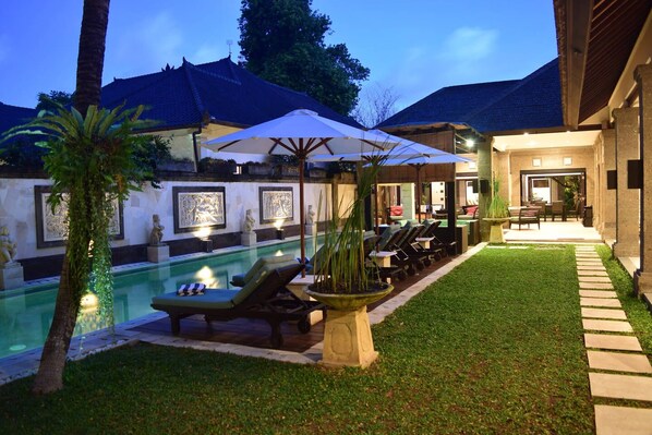 Lux 5 BR with Driver, Heart of Seminyak