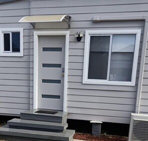 Private entrance to studio room from the side of the house 