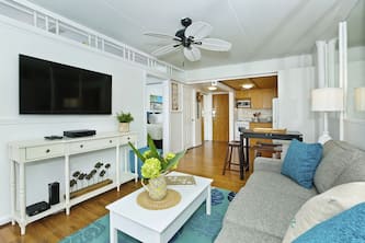 Spacious Studio at The Ilikai (with washlet!)!