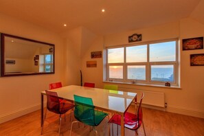 Dining area 1