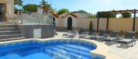 Villa & Pool