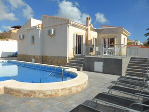 Villa & Pool 