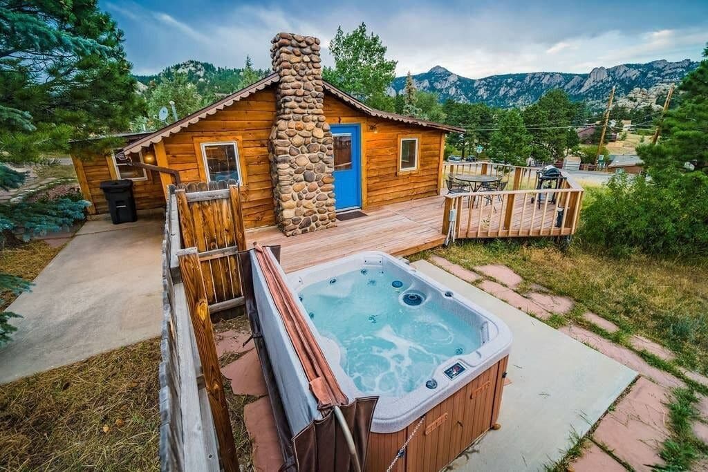 Historic Downtown Cabin with Hot Tub and Views