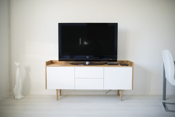 TV
